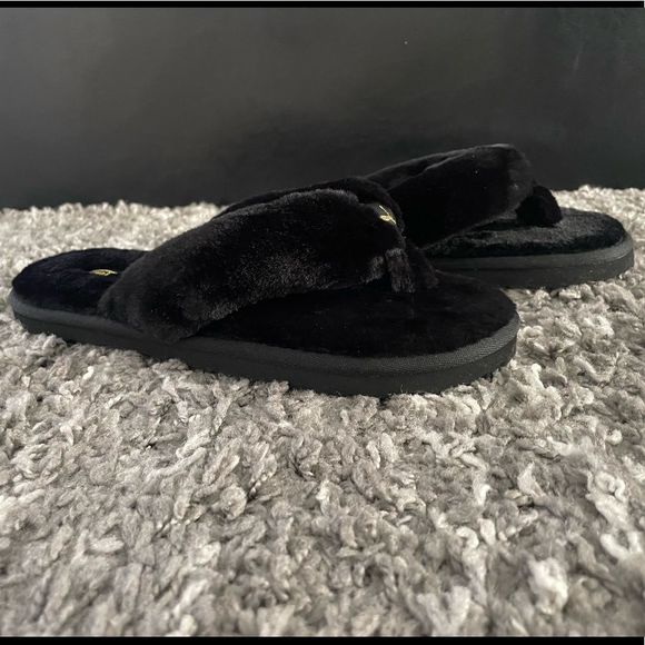 NWT PUMA Fluff Flip Slippers - Picture 5 of 10